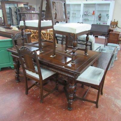 Berkey & Gay dining table and 6 matching chairs
