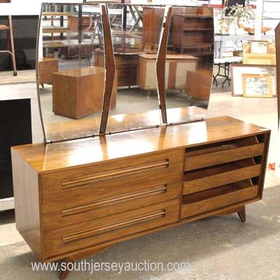  5 Piece Mid Century Modern Danish Walnut Bedroom Set with Queen Size Headboard Only

Auction Estimate $500-$1000 â€“ Located Inside 