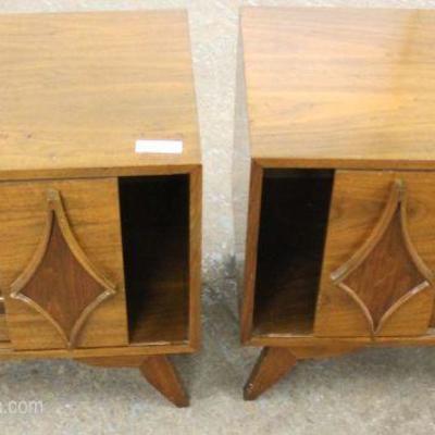  5 Piece Mid Century Modern Danish Walnut Bedroom Set with Queen Size Headboard Only

Auction Estimate $500-$1000 â€“ Located Inside 