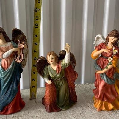 Set of 3 angels
View all 100+ lots at https://texastauctions.com