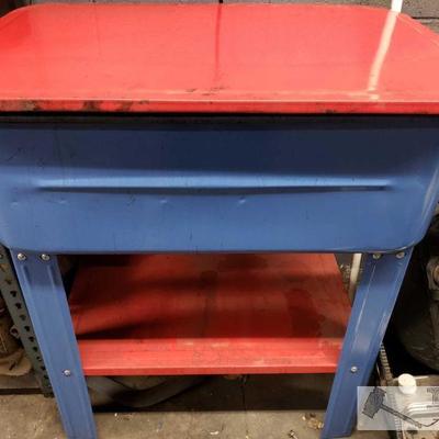 4385: Solvent Tank/ Parts washing Tank
Measures approx. 30.5" x 21" x 36"
