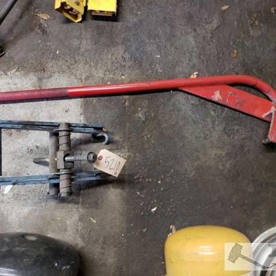 5210: Split Phase Grinder, Two chop saws, Belt sander, Metal SawHorses and Stand
Craftsman Split Phase grinder, Black and Decker chop...