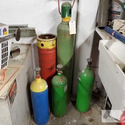 5152: 5 Compressed Gas Tanks
Measures approx from 27" to 49"
