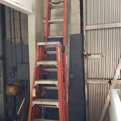 5232: 3 Werner Ladders varying in size from 6' to 12' folded
Werner ladders models: T7406, 7806, D1324-2
