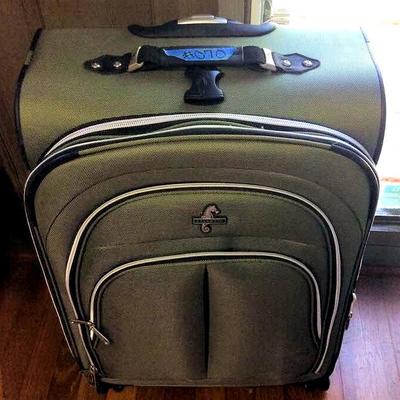 NNT070 Atlantic Suitcase