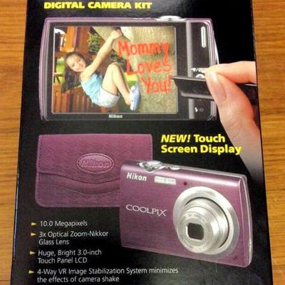NNT065 New Nikon Coolpix Camera