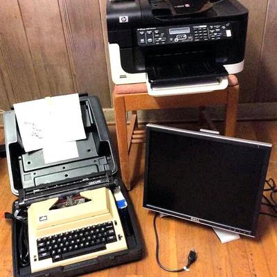 NNT079 Vintage Typewriter, HP Printer & Dell Monitor