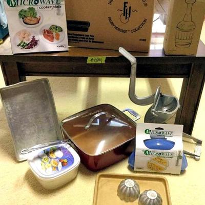 NNT024 Kitchen Essentials - Cake Pans, Jello Mold, Chopper, More