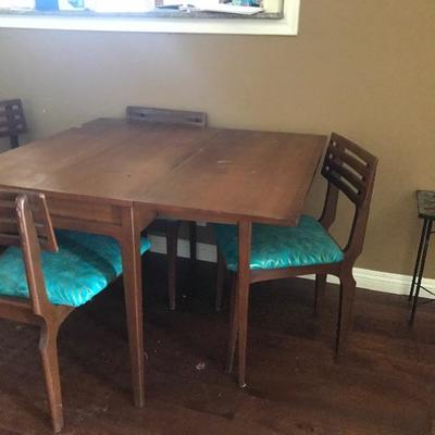 Vintage table w/four chairs. Three leaves. Mid century