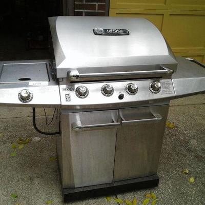 Thermos Stainless 4 Burner Gas Grill