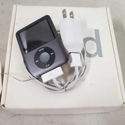 Apple 8GB iPod with iPod Box
Apple 8GB iPod with iPod Box