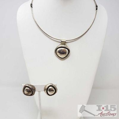925 Sterling Silver Necklace and Earrings Weighs Approx 49.5g
.925 Sterling Silver Necklace and Earrings Weighs Approx 49.5g