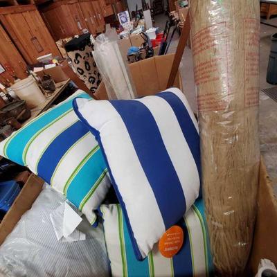 Outdoor Pillows, New Pillows and Decorative Umbrella
Assorted Outdoor Pillows, New Pillows and Decorative Umbrella