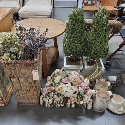 Outdoor Decor
Includes vases, wall vases, wicker baskets and more!