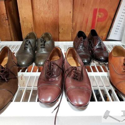 1011: 5 Pair of Shoes
Sizes are 10 and 10.5 Brands include Fernando Strappa, Yvesaint Lsurent, San Remo, And The Florsheim Shoe.
