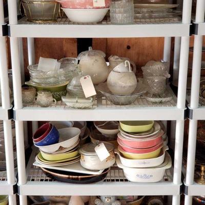 1013: Various Kitchen Glass Items
This collection features Teacups, small plates, Baking dishes, And much more.