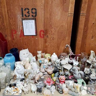 1100: Various Cat Decorations, and Vases
Various cat candles, Statues, containers, decorative vases and other items

