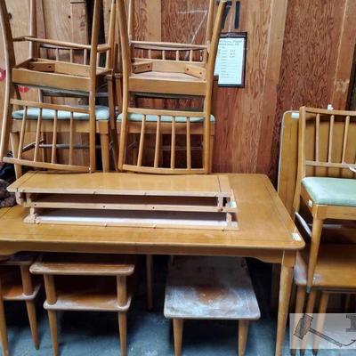 Dinning Room Table Set and Chairs
Measures approx from 13