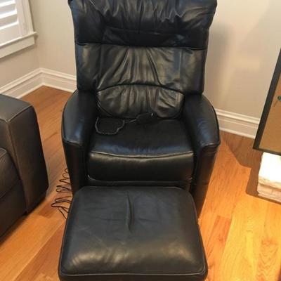 1 OF 2 ELECTRIC RECLINERS