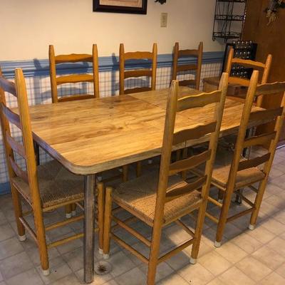 Kitchen table w/1 leaf, 7 rush seat chairs
$140