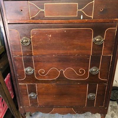 Chest of Drawers
$40