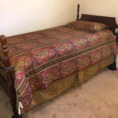 Single/Twin Poster headboard & footboard with side rails, slats and board
$48