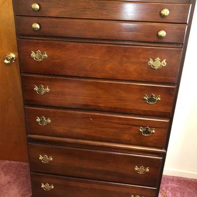 Carolina Furniture chest of 6 drawers
$130