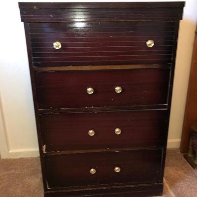 Dovetailed 4 drawer dresser
$48
