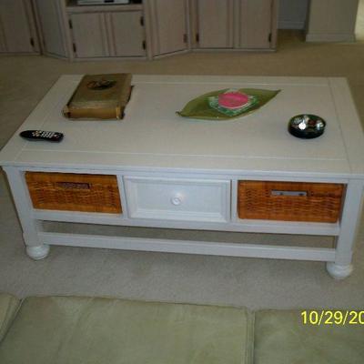 Broyhill White Coffee Table with Wicker Basket Storage.