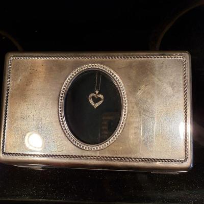 Music Box with Gold heart necklace