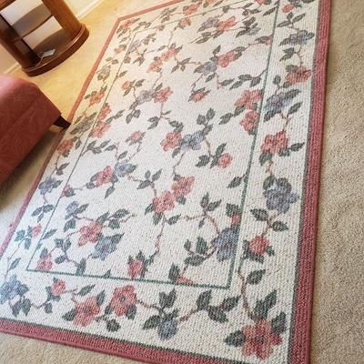 Large Floral Area Rug (Wool) approx 5 x 9 feet