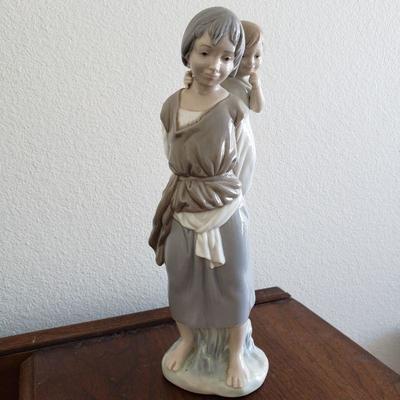 Lladro Asian mother with a child