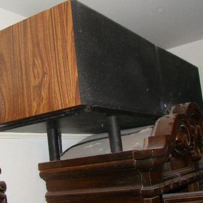 Set of wooden speakers
