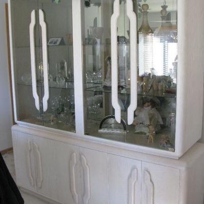 china cabinet BUY IT NOW $ 165.00
MATCHING TABLE LEAVES AND CHAIRS AVAILABLE 