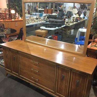 Kent Coffey â€œWhartonâ€ bedroom furniture 