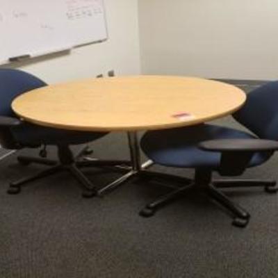 Small Circular Confrence Table with 2 Chairs