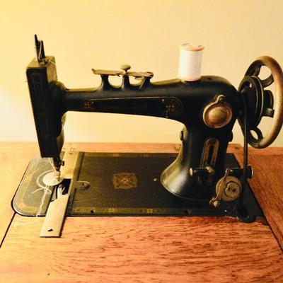 Antique Economy plymouth sewing machine w/wooden table
