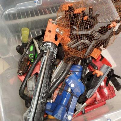 Lot # 4539: Pipe Wrench, Caulking Gun, Bottle Jack, and Other Misc Tools
Pipe Wrench, Caulking Gun, Bottle Jack, and Other Misc Tools