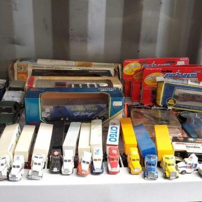 4587: Vintage Model Cars, Trains, Semi Trucks and Planes
Including Nascar, Con--Cor, Good Year, Ford, Life Line and much more!