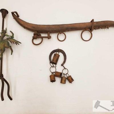 1094: Rustic Home Decor
Includes horshoe windchime, wall mount and candle stick