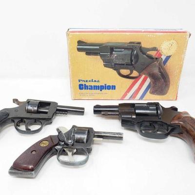 799: 3 Starter Pistols
Includes H & R Model 960 .32 Cal S&W Blank Serial Number: AC36735 Precise Champion Athletic Starter Revolver .32 &...