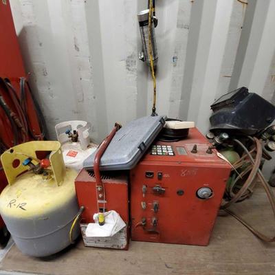 4026: 2 Electronic Refrigerant Systems, Scale and 2 Tanks
Measures approx 12