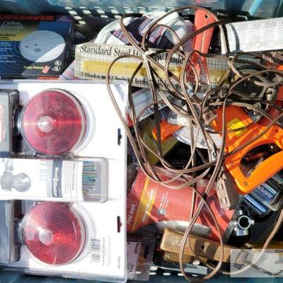 4105: Various Handyman Items
This collection includes Micro torch, smoke detectors, towing lights, Tools, 200ft tape measure, power cord,...