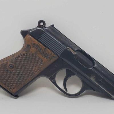 615: Walther PPK 7.65mm Cal Semi Auto with Magazine
Includes magazine Serial Number: 182745 Barrel Length: 3.125
