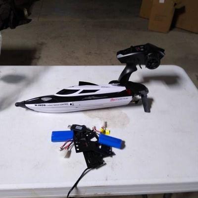 R C Speed Boat With Remote and Extra Battery