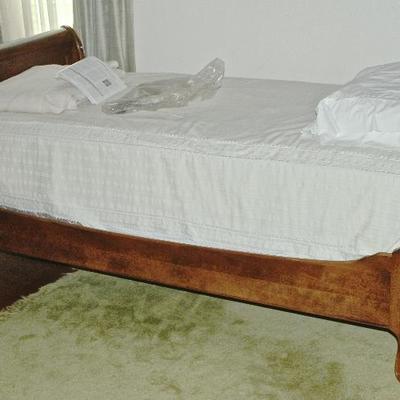 Twin size sleigh style bed