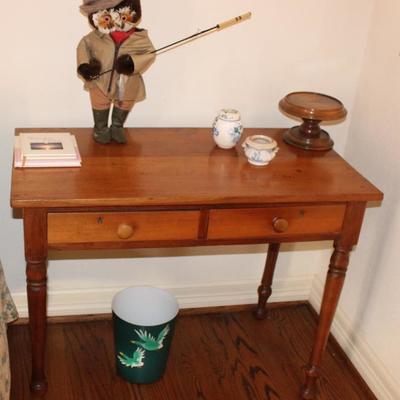 Vintage desk/vanity table