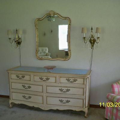 Kindel Furniture Co. 7 Drawer Dresser with Mirror