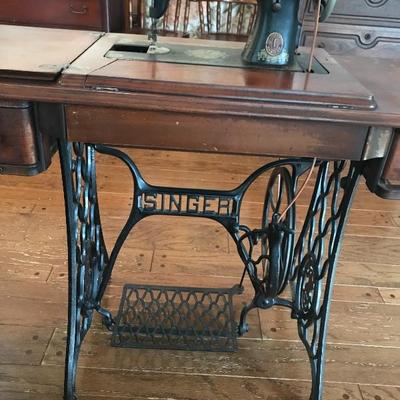 Antique Singer Treadle Sewing machine 