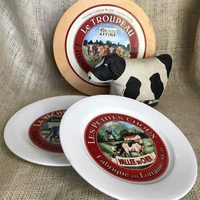 County Cows--cheese box, set of cheese plates and ...